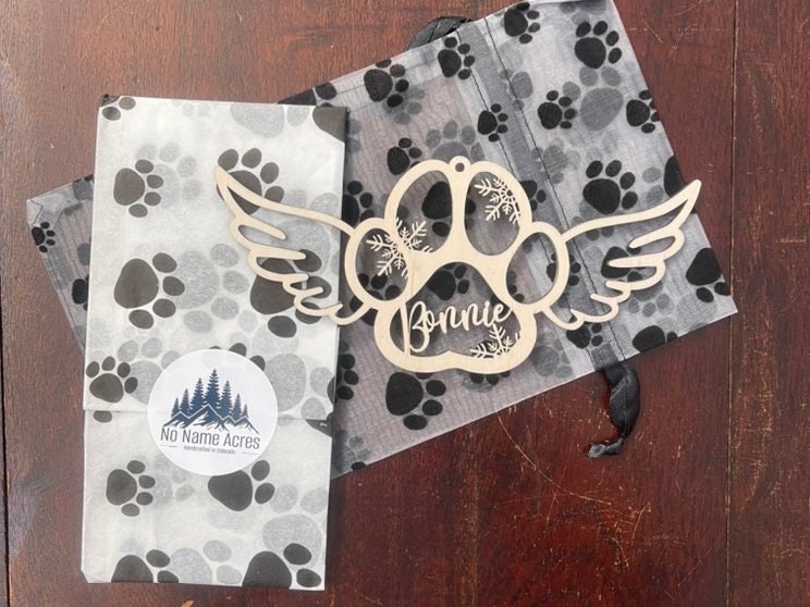 Wrapped Personalized Dog, Cat Paw Angel Wings Memorial Ornament, Pet Memorial Ornament, Custom Paw Prints in Heaven Christmas Ornament, for dog loss or cat loss. Choose no snowflakes, snowflakes or turtles for serenity. Rainbow bridge sympathy gift.