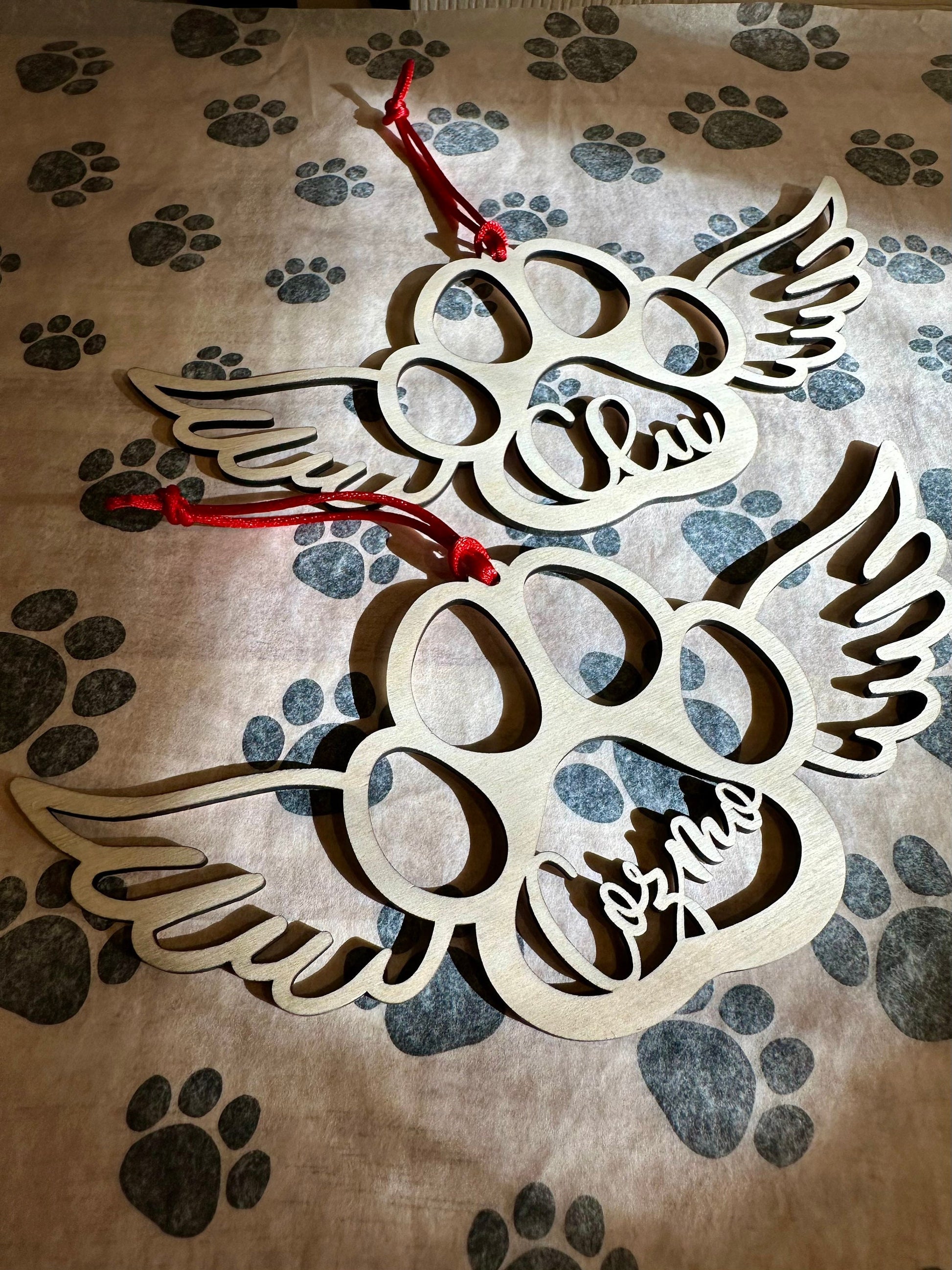 Personalized Dog or Cat Paw Angel Wings Memorial Ornament, Pet Memorial Ornament, Custom Paw Prints in Heaven Christmas Ornament, for dog loss or cat loss. Choose no snowflakes, snowflakes or turtles for serenity. Rainbow bridge sympathy gift.
