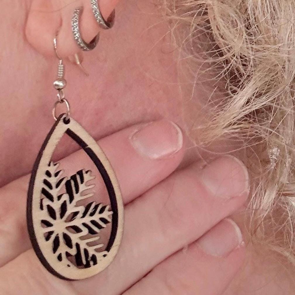 Snowflake Earring Oval Earrings – Snowy Winter Eco-Friendly, Lightweight Dangle Earrings, Perfect Christmas and Holiday Jewelry Gift for Her